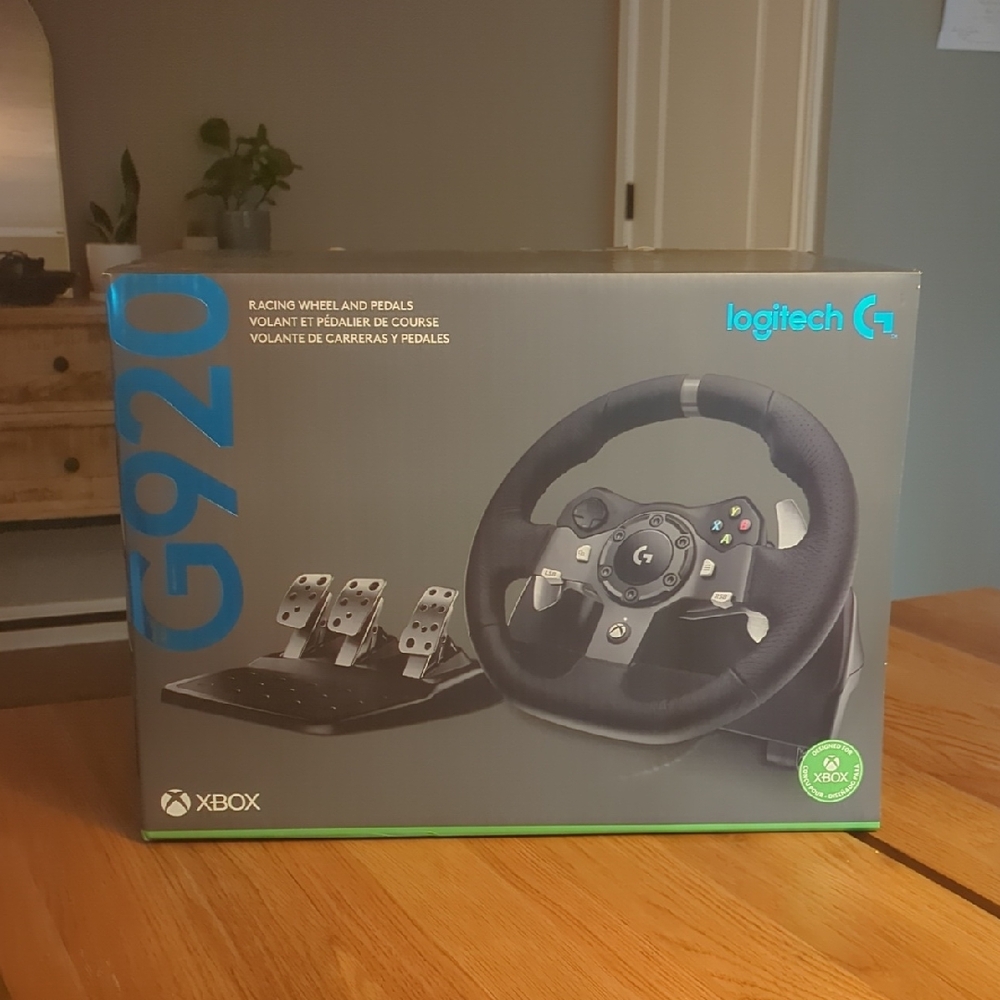 Logitech G920 Racing Wheel for Xbox - Black and Silver